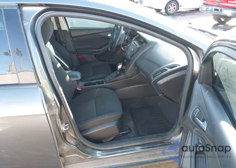 2017 Ford Focus Se z USA, uszkodzony, nr VIN 1FADP3F25HL299623